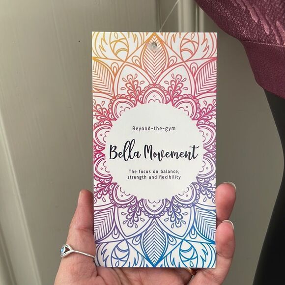 🧘🏽 - Picture 3 of 7